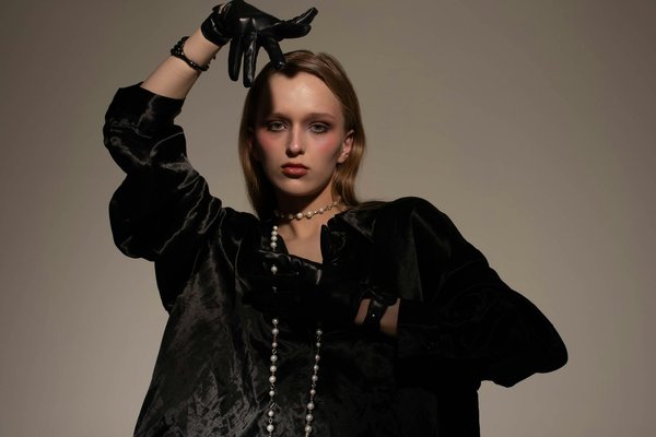 Conseils Impeccables pour Allier Accessoires Ethniques et Modernité Chic avec Élégance