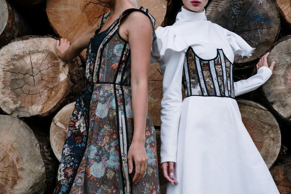 Découvrez comment trouver des blouses à col lavallière pour un look vintage et chic !