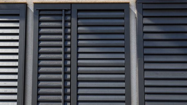 Top 5 volets roulants solaires gris anthracite à considérer